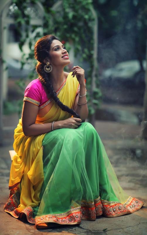 Actress Nivetha Pethuraj Half Saree Hd Pictures